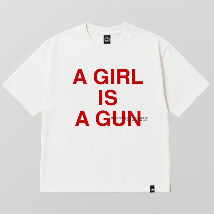 T-SHIRT "A GIRL IS A GUN"